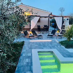 holiday-house-tesser-with-pool.in-istria.net/
